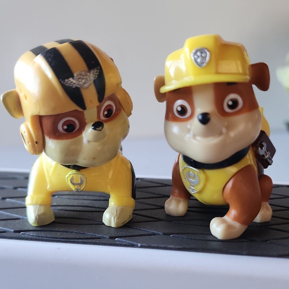 11 Pieces, Paw Patrol Rescue Team Action Figures - Red, Blue, Green. - Picture 12 of 15